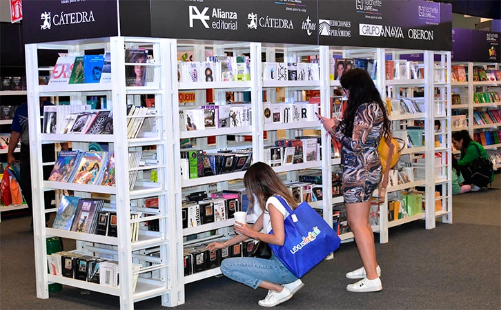 Sigue a la baja producción y venta de libros en México