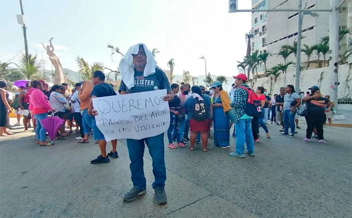 Damnificados protestan en visita de AMLO a Acapulco; siguen sin apoyos