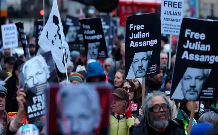 Hoy se sabrá si Assange es o no extraditado a EE. UU.