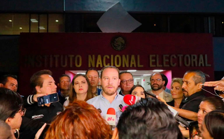 Taboada denuncia a AMLO ante el INE por intromisión en proceso electoral de la CDMX