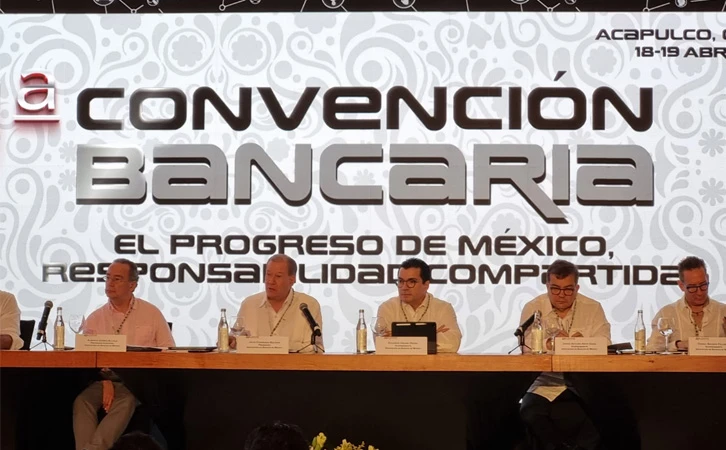 Banqueros mexicanos urgen consolidación fiscal para proteger inversión