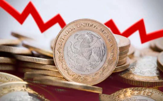 Peso mexicano 'tropieza', es la moneda más depreciada