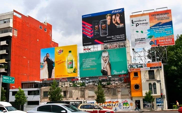 Acusan retrocesos con Ley de Publicidad Exterior en CDMX