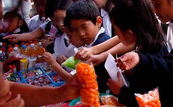 Incumple SEP con lineamientos para retirar alimentos chatarra de escuelas