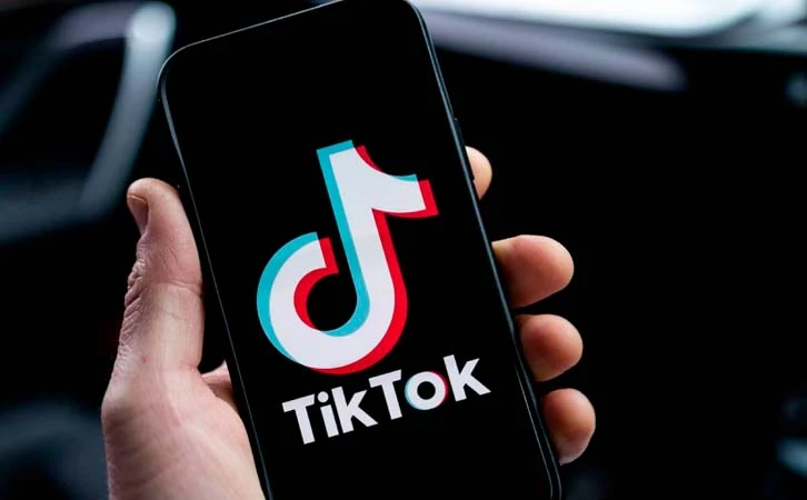 Busca TikTok superar a WhatsApp: incluye chats grupales