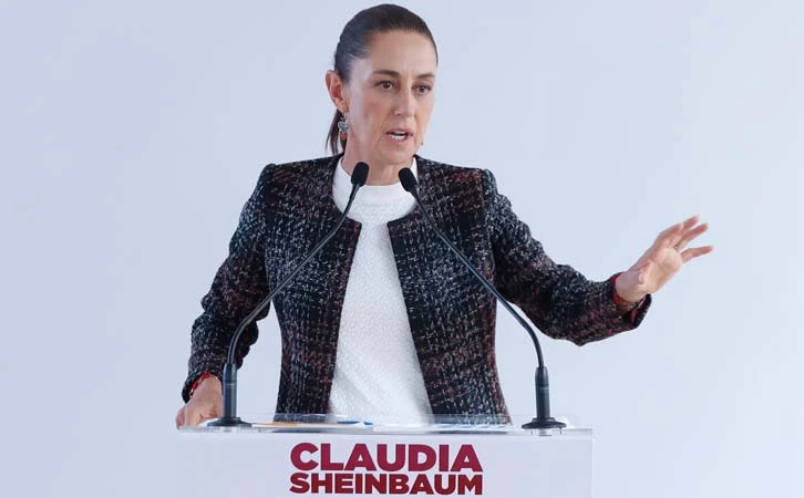 Claudia Sheinbaum pide licencia como militante de Morena