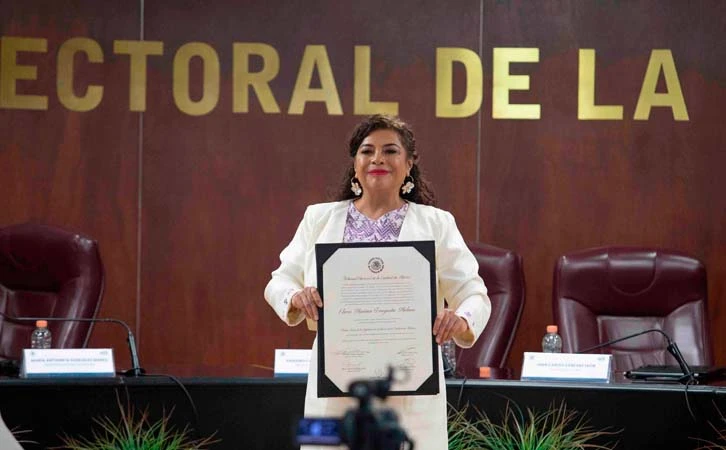 Recibe Clara Brugada constancia como Jefa de Gobierno