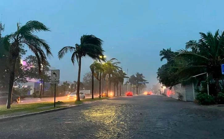 Huracán Helene acelera trayectoria hacia Yucatán