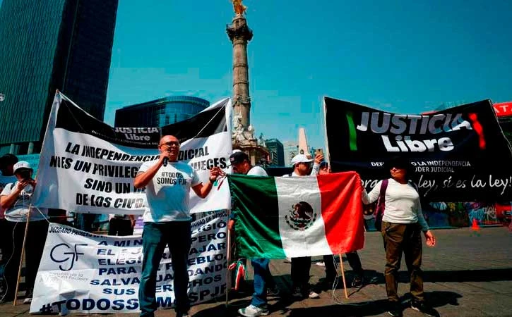 Trabajadores del PJF se manifiestan en toma de protesta de Sheinbaum