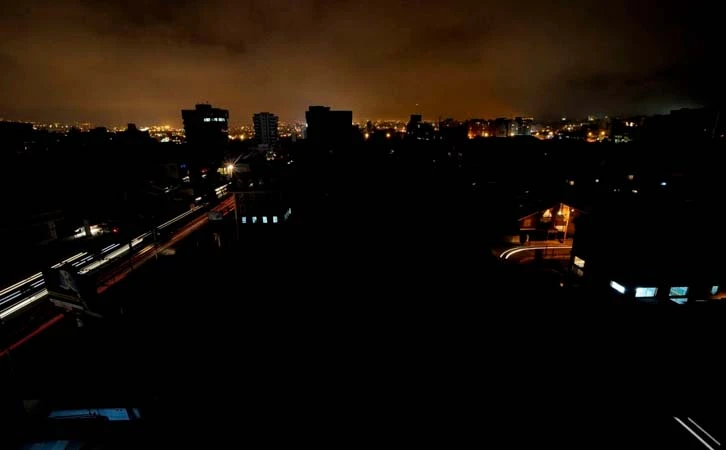 Prevalece crisis energética en Ecuador, habrá más apagones