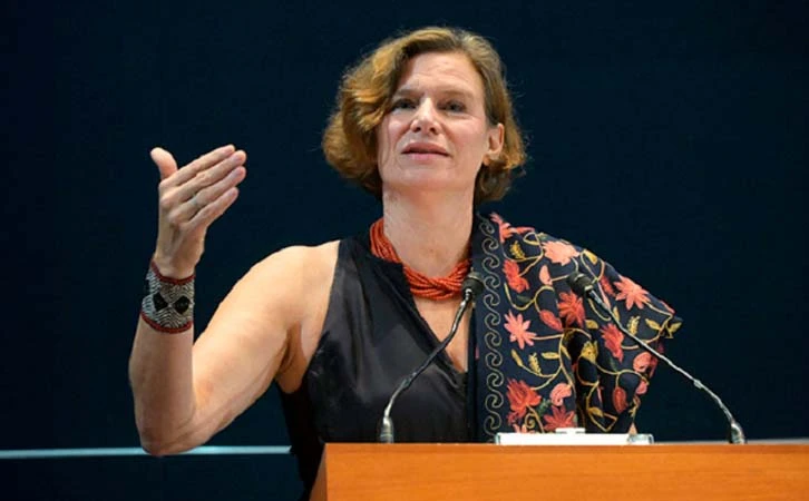 El Estado debe gobernar y moldear los mercados: economista Mariana Mazzucato