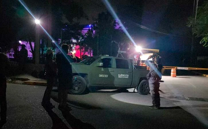 Identifican cuerpos localizados en una camioneta en Chilpancingo