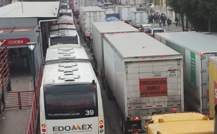 Sigue cerrada la autopista México-Querétaro