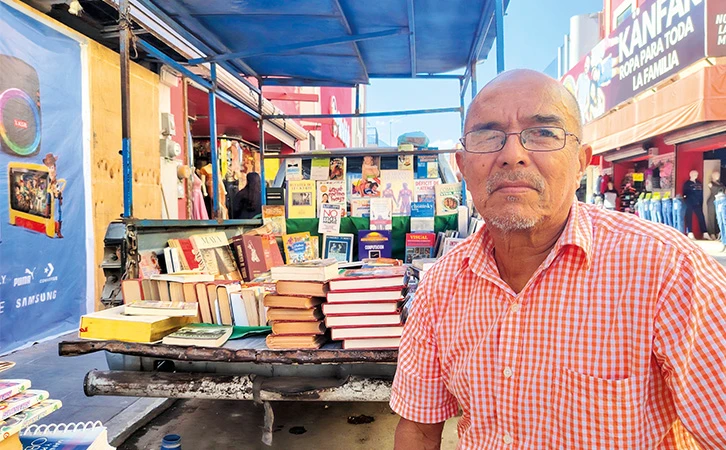 El vendedor de libros, una trayectoria de 38 años en Tamaulipas