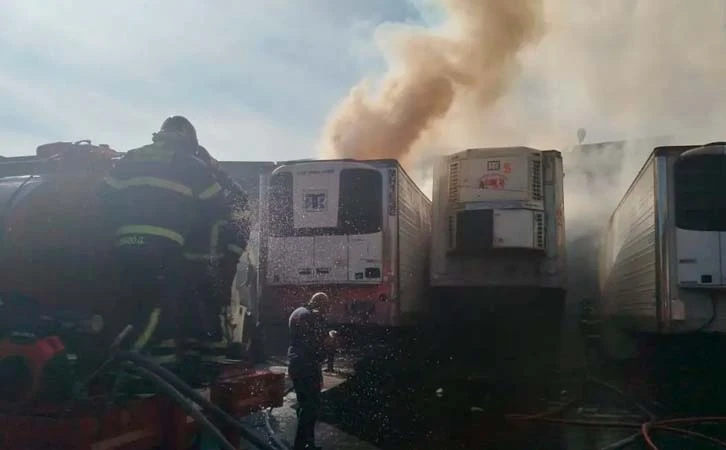 Controlan incendio en Central de Abastos de CDMX