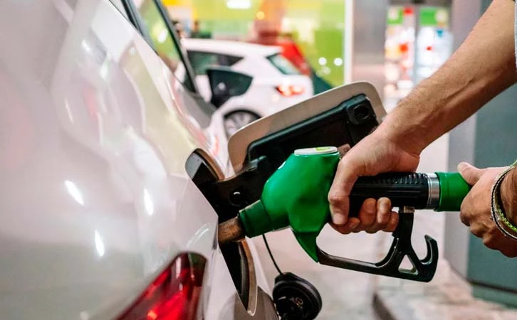 Aumentarán impuestos para gasolina, refresco y cigarros; IEPS