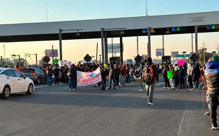 Trabajadores de Ecatepec toman caseta en autopista México-Pachuca