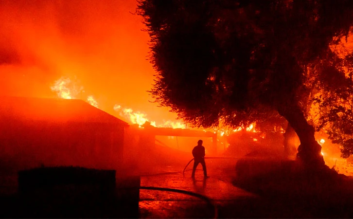 Incendios forestales arrasan California, EE. UU.