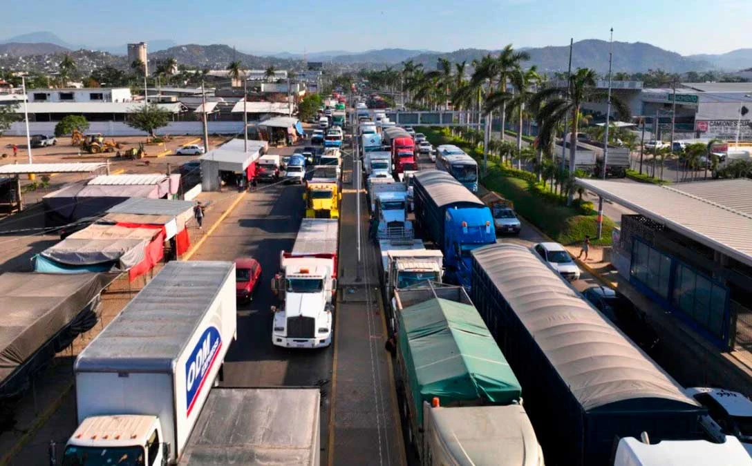 Transportistas suspenden marcha tras llegar a acuerdos con gobierno del Edomex.