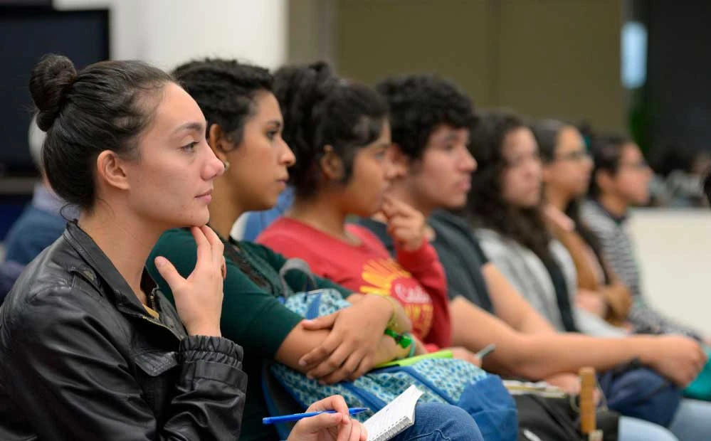 ¡Una beca más! Universitarios recibirán 1,500 pesos extra por apoyo a transporte