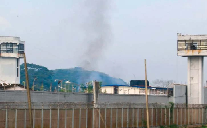 Mueren 7 personas durante motín en Creset de Tabasco