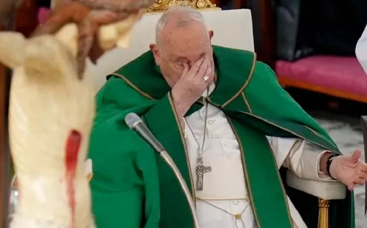 Presenta problemas respiratorios Papa Francisco I