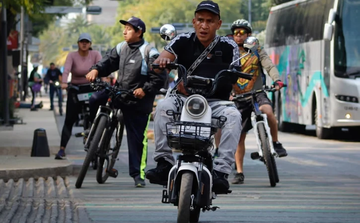 Placas y tarjeta de circulación, implementan medidas para motos eléctricas en CDMX