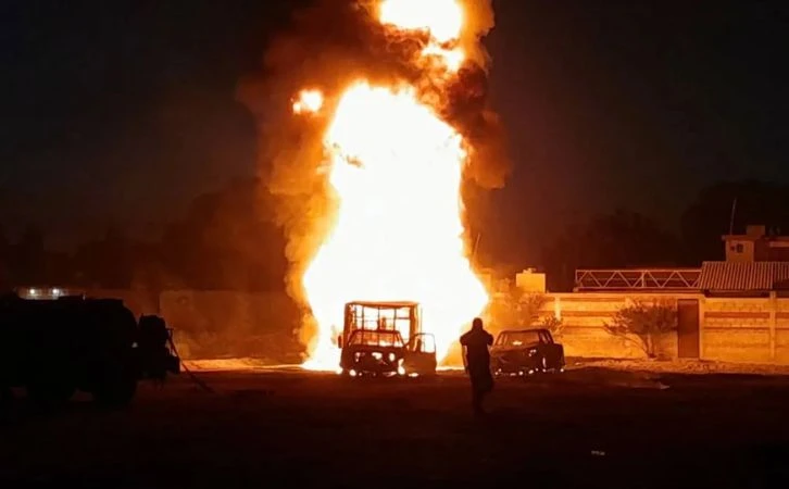 Explota ducto de Pemex por toma clandestina en Teoloyucan, Edomex