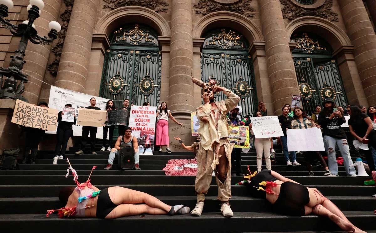 Hay 3 detenidos por agresiones a elementos de la SSC por trifulca en el Congreso de la CDMX