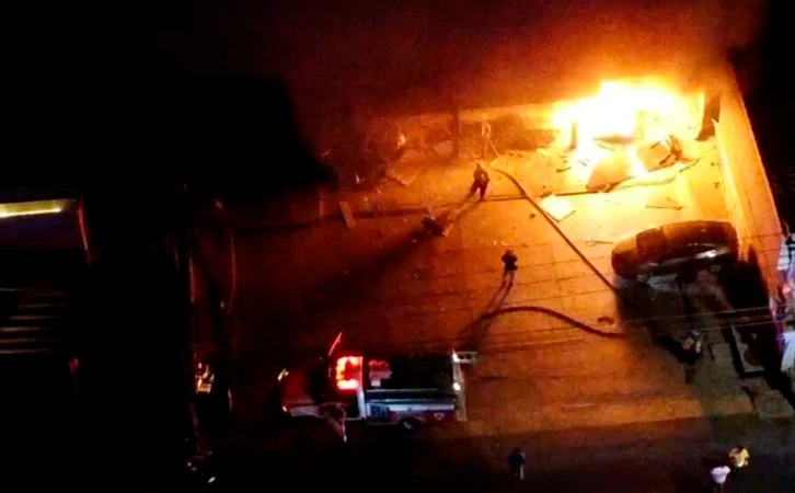 Explota automóvil afuera de un bar en Zacatecas