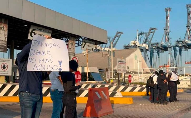 Trabajadores paralizan aduana en Manzanillo