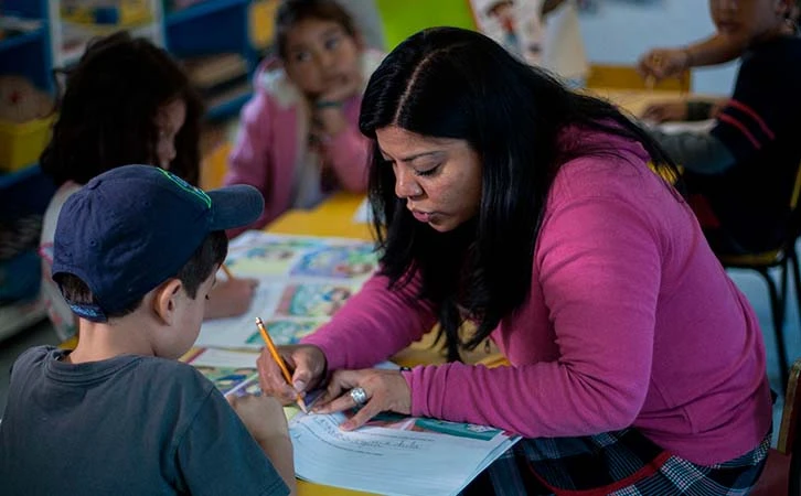Persiste desigualdad salarial entre docentes