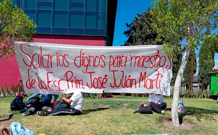 Docentes de Hidalgo exigen mejores condiciones laborales