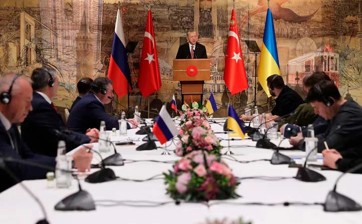 Establecen acuerdos Rusia y Ucrania tras encuentro en Estambul
