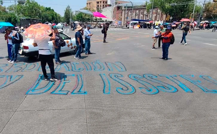 Colapsada zona centro-sur de la CDMX por bloqueos de madres buscadoras y maestros