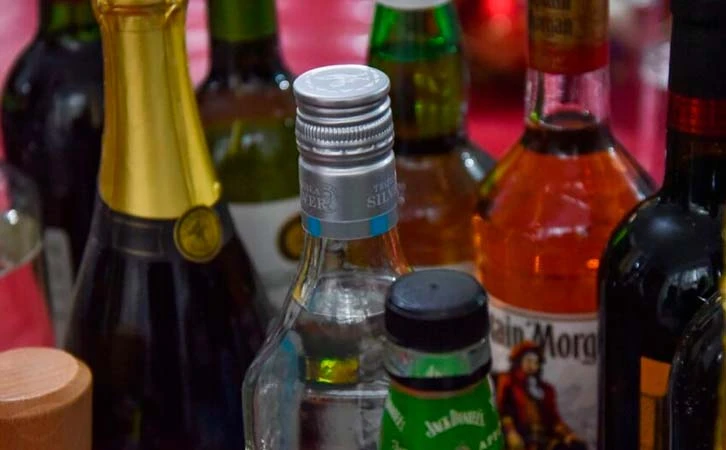 Proponen de 5 a 17 años de cárcel por delito de sumisión química