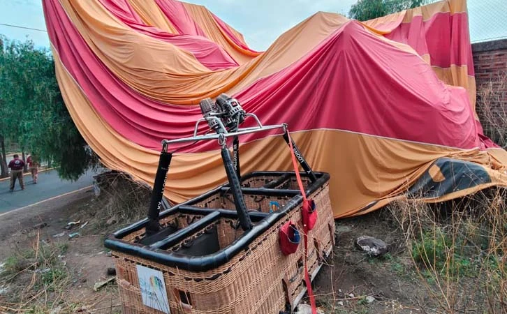 Globo aerostático cae en San Martín de las Pirámides