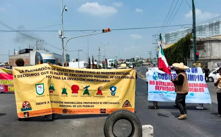 Bloqueo de carretera Atlixco cumple 28 horas, manifestantes exigen diálogo