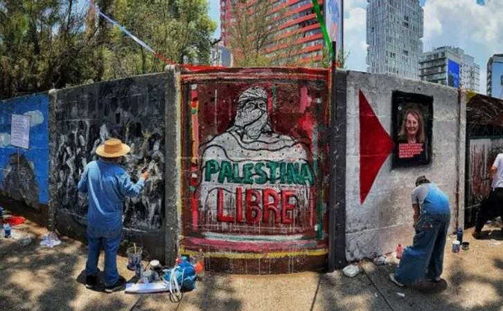 Artistas realizan mural pro Palestina en CDMX
