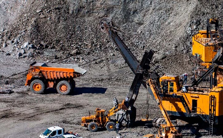 Industria se debilitó 4% en abril; todos los sectores en retroceso