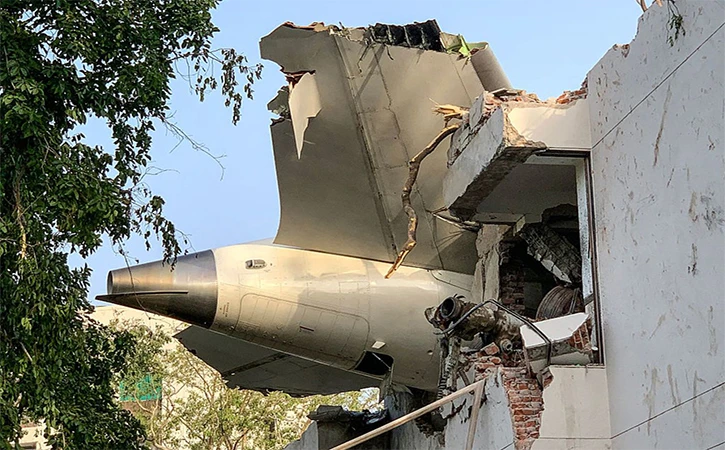 Se estrella avión con 242 personas en la India, no hay sobrevivientes