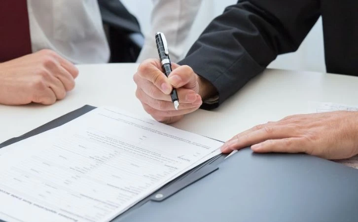 Incertidumbre económica frena contrataciones en empresas mexicanas