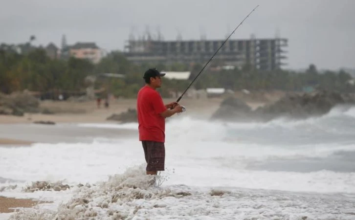 Huracán Erick se fortalece y tocará tierra como categoría 3
