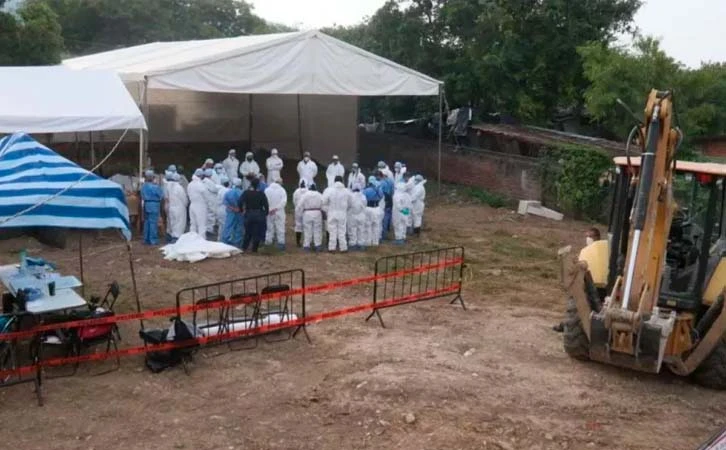 Hallan en Morelos fosa con 60 cuerpos, 10 eran bebés