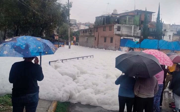 Espuma tóxica causó ronchas e irritación a habitantes de Naucalpan