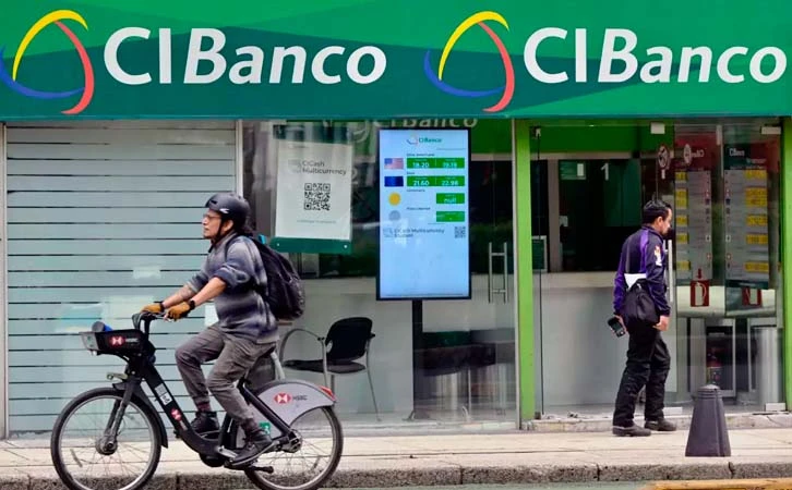 Visa congela tarjetas de CI Banco por nexos con el narco