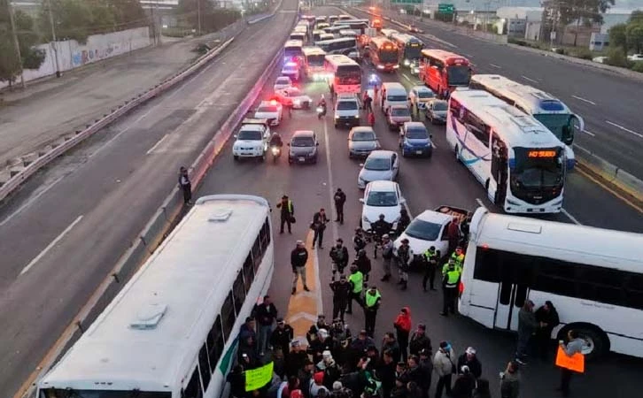 Transportistas bloquearon autopista México-Puebla