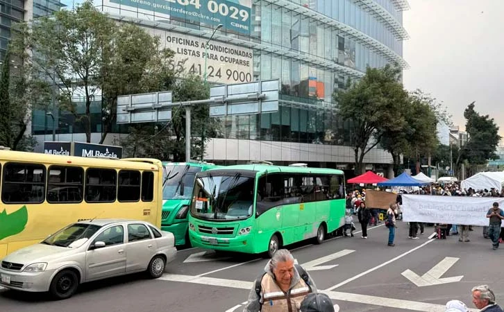 Manifestantes bloquean Barranca del Muerto y Periférico