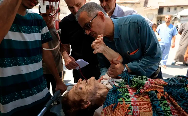 Ejército israelí bombardea única iglesia católica en Gaza