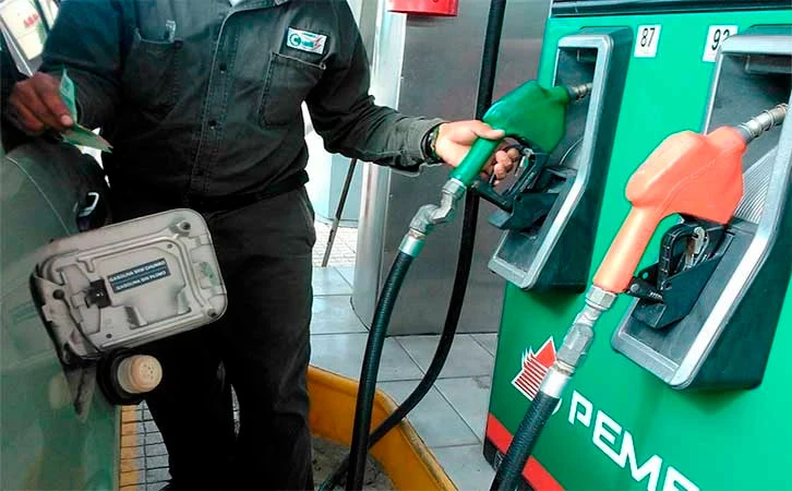 Sale más caro comprar gasolina en México que en Estados Unidos